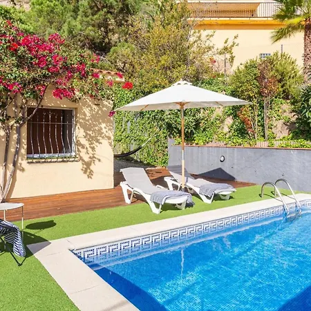 Privada Con Piscina, Vistas Al Mar Y Montana En