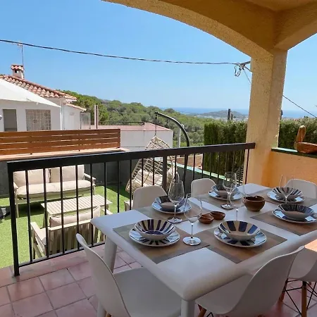 Privada Con Piscina, Vistas Al Mar Y Montana En *