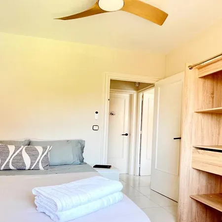 Privada Con Piscina, Vistas Al Mar Y Montana En *