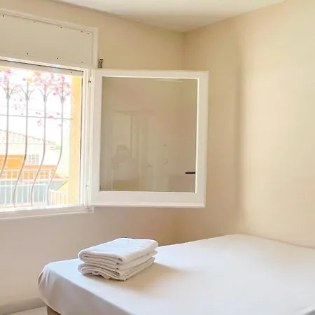 Privada Con Piscina, Vistas Al Mar Y Montana En *
